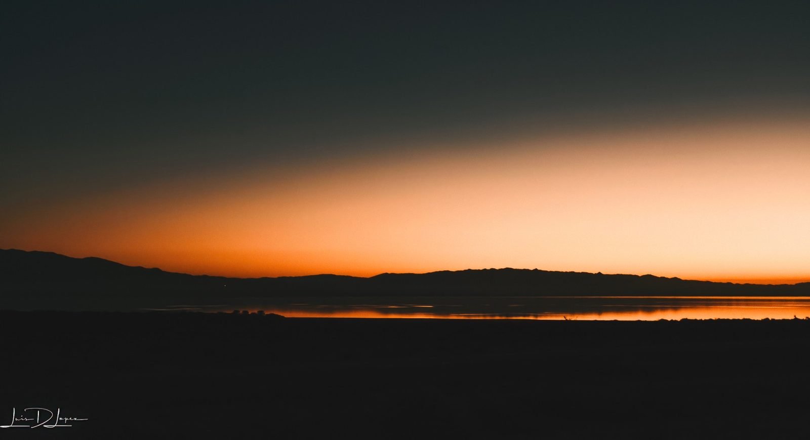 Atardecer sobre el lago
